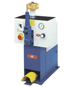 Pressa crimpatrice per stivali - LO1, LO2  - SAGITTA Officina Meccanica S.p.A. - semiautomatica / pneumatica