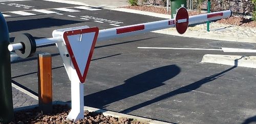 Barriera per parcheggi - BML - FRONTIER PITTS FRANCE - a sollevamento / manuale / per veicolo