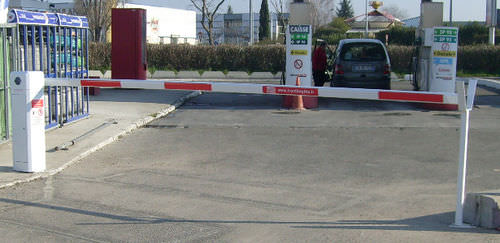 Barriera per parcheggi - FBC - FRONTIER PITTS FRANCE - di sicurezza / a sollevamento / in alluminio