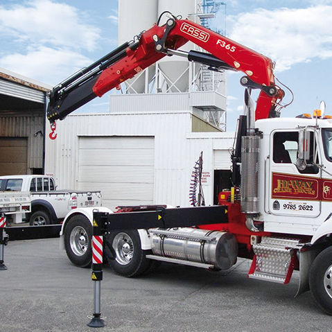 Gru per applicazioni pesanti - F395 series - Fassi gru S.p.A - montata su camion / con braccio / telescopica
