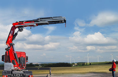 Gru montata su camion - F515RA e-dynamic - Fassi gru S.p.A - con braccio / di sollevamento / per applicazioni pesanti