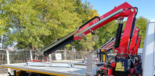 Gru montata su camion - F170AT series - Fassi gru S.p.A - con braccio / forestale / per l'industria automobilistica