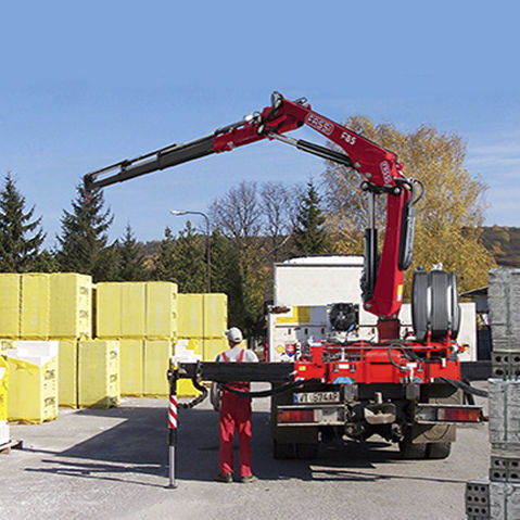 Gru montata su camion - F85B.2 series - Fassi gru S.p.A - con braccio articolato / per cantiere / di sollevamento
