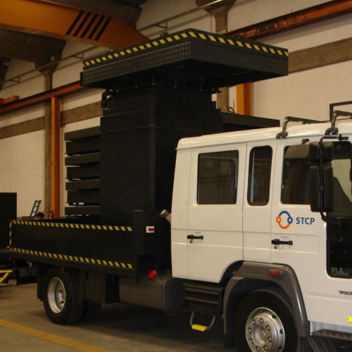 Piattaforma elevatrice a forbice montata su camion - INCOMEF - da officina / per uso in interni ed esterni / per cantiere