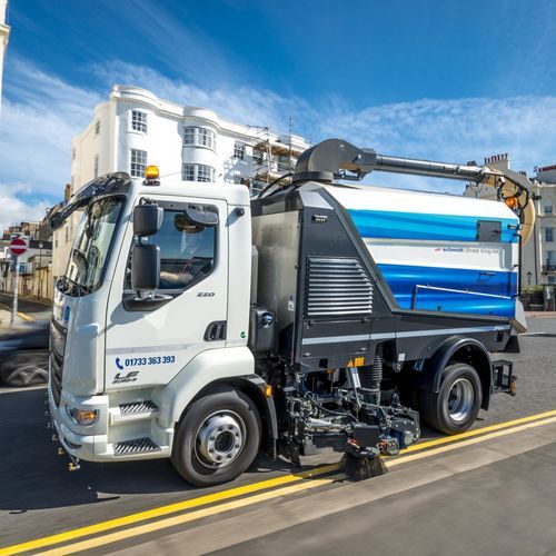 Spazzatrice su autotelaio - King 660 - Aebi Schmidt Holding AG  - elettrica / per strade