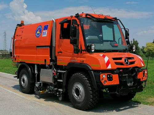 Spazzatrice uomo a bordo - SK 3 series - Aebi Schmidt Holding AG  - idraulica / per polveri / di foglie