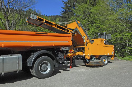 Spazzatrice su autotelaio - Senior 2000 - Aebi Schmidt Holding AG  - con motore idraulico / per polveri / per rifiuti