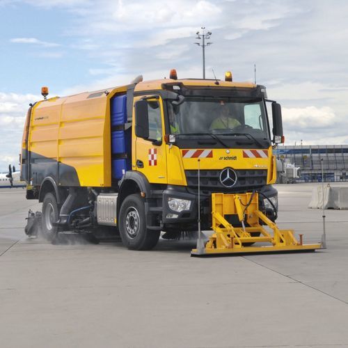 Spazzatrice per pista d'aeroporto - AS series - Aebi Schmidt Holding AG 