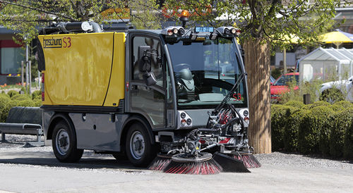 Spazzatrice diesel - Compact Sweeper S3  - Boschung Mecatronic AG - per strade / compatta