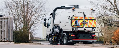 Spazzatrice su autotelaio - MaxPowa V50 - Bucher Municipal AG - con motore a combustione / per strade / di foglie