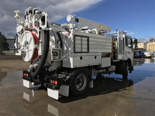 Spazzatrice su autotelaio - Spoutvac C70 - Bucher Municipal AG - con motore a combustione / per strade / per rifiuti