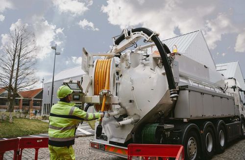 Spazzatrice su autotelaio - FlexLine C140 - Bucher Municipal AG - con motore a combustione / da esterno / per rifiuti