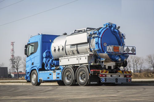 Camion-cisterna aspiratore - I.B.O.S. EU a.s. 
