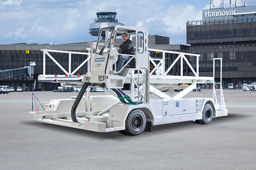 Trattore diesel - MULAG Fahrzeugwerk Heinz Wössner GmbH u. Co. KG - 4 ruote / con conducente seduto / di aereo