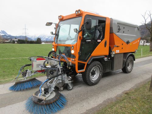 Spazzatrice montata su veicolo - TK-M - Gebrüder TRILETY GmbH  - idraulica / per spazi pubblici / per polveri