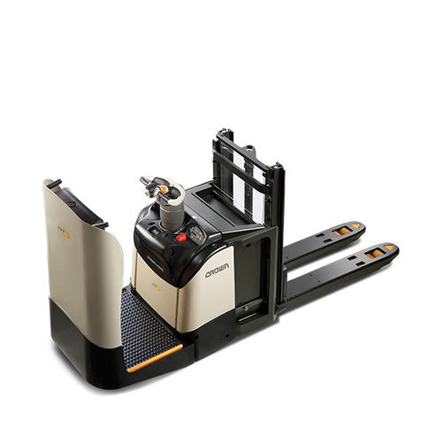 Accatastatore elettrico - DT 3040 series - CROWN - con conducente in piedi / 24 V / per trasporto di 2 pallets allo stesso tempo