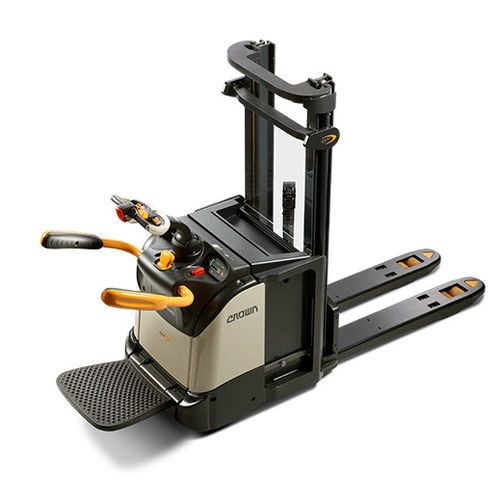 Accatastatore elettrico - DT 3040 series - CROWN - con conducente seduto / con piattaforma per conducente / 24 V
