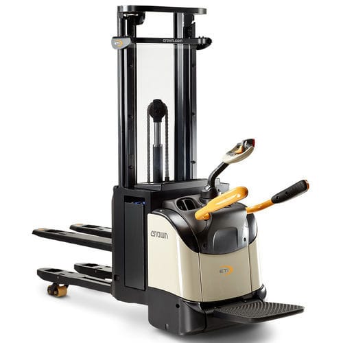 Accatastatore elettrico - ETi 4000 series - CROWN - con piattaforma per conducente / per trasporto di 2 pallets allo stesso tempo / per magazzino