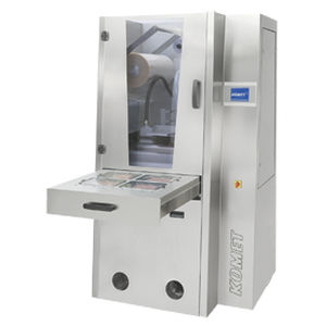 Termosigillatrice di vaschette lineare - Futurevac - KOMET Maschinenfabrik GmbH - per confezionamento in atmosfera modificata / sottovuoto / per vaschette