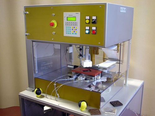 Macchina per imballaggio semiautomatica - wm20rtn - ZUM WALD Maschinen- & Apparatebau - in linea / per carta / per prodotti dolciari