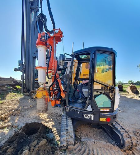 Perforatrice geotecnica - CF1 - TESCAR Srl - per sondaggio / per pali di fondazione / montata su rimorchio