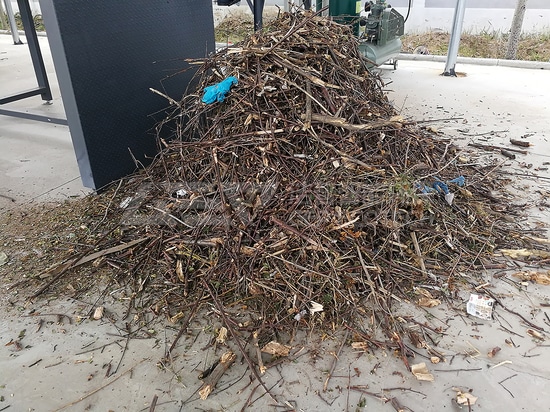 Trituratore di rifiuti da giardino a doppio albero nel nord della Cina