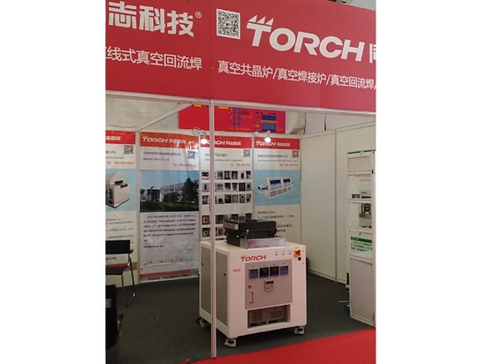 Il forno eutettico sottovuoto sottovuoto ad attivazione termica TORCH Getter di Pechino ha dimostrato al SEMICON CHINA 2020