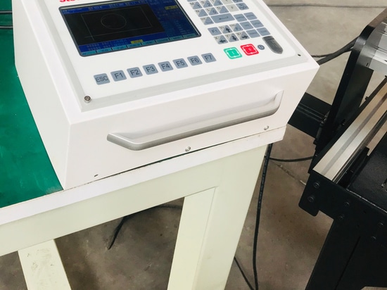 Macchina da taglio al plasma SteelTailor Mini Smart CNC