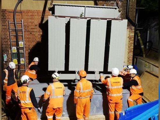 Consegna di diversi serbatoi di ritenzione per trasformatori d'olio a Londra per Networkrail