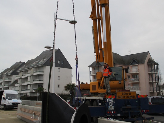 LE POULIGUEN: UNA VALVOLA 100% ELASTOMERO PER PROTEGGERE LA RETE EP DALLA MAREA