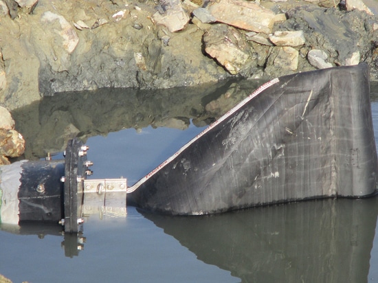 LE POULIGUEN: UNA VALVOLA 100% ELASTOMERO PER PROTEGGERE LA RETE EP DALLA MAREA