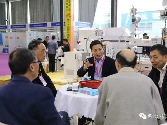 SANTSAI è al centro della scena alla fiera della plastica di Yuyao 2023 con macchine ad iniezione elettriche all'avanguardia e attrezzature ausiliarie per la plastica