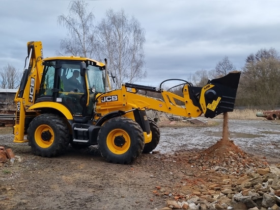 Demolire e ricostruire: il futuro è con le benne frantoio MB Crusher