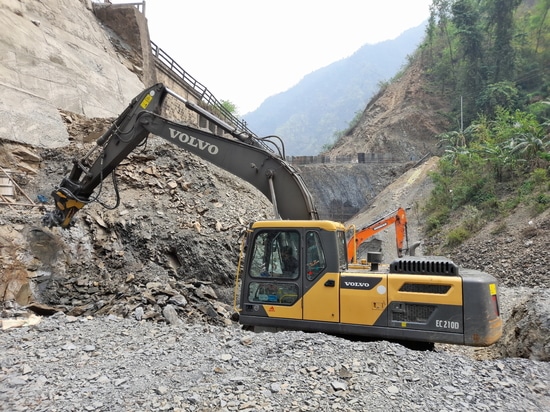 INFRASTRUTTURE: CHI FRESA BENE È A METÀ DELL’OPERA