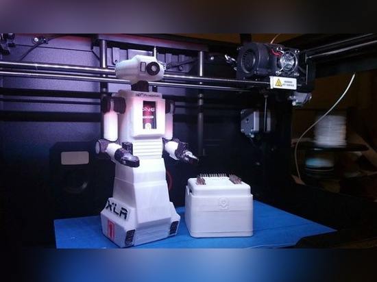 XLR-ONE, il 3D ha stampato il robot che può il DJ il vostro partito, per tutor il vostro capretto e per proteggere a casa