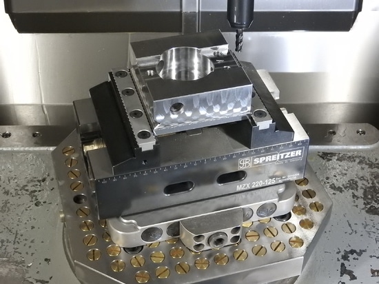 SPREITZER presenta la nuova morsa meccanica centrica MZX