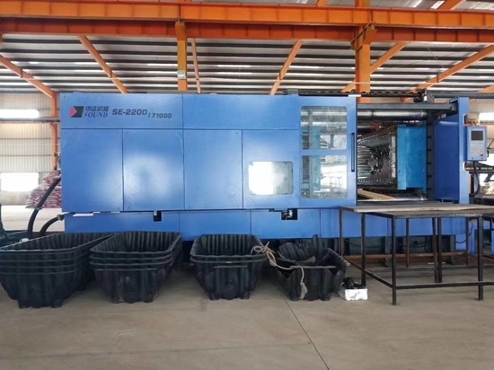 Macchina per lo stampaggio a iniezione di raccordi per tubi in PE - Serie GJ da SOUND Machinery
