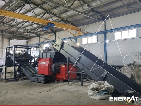 Azienda di riciclo metalli del Medio Oriente aumenta l'efficienza con la soluzione Enerpat per la triturazione e la bricchettatura dell'alluminio