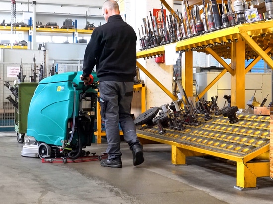 Azienda di lavorazioni meccaniche conto terzi. Avere pavimenti sempre puliti è possibile?