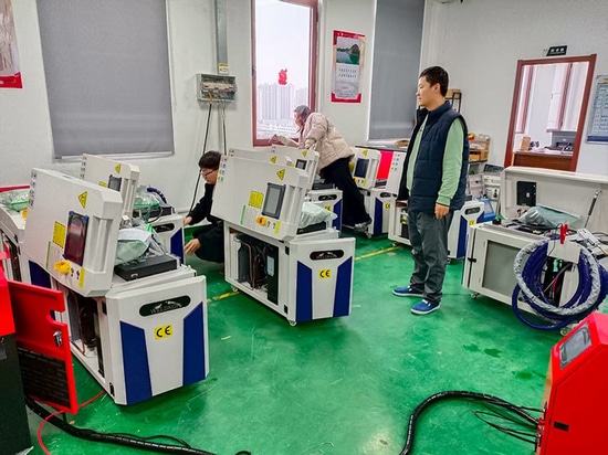 La saldatrice laser portatile dalla Spagna è stata collaudata ed è pronta per essere spedita