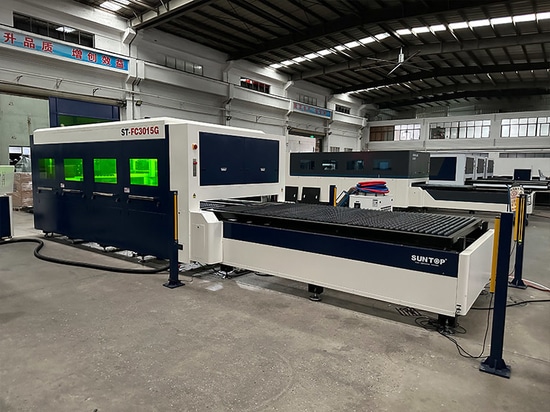 Macchine da taglio laser Suntop installate con successo e pronte per la spedizione ai clienti tedeschi