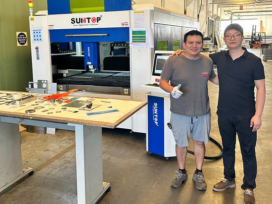 Un cliente italiano ha riordinato la macchina per il taglio laser e ha completato con successo la formazione