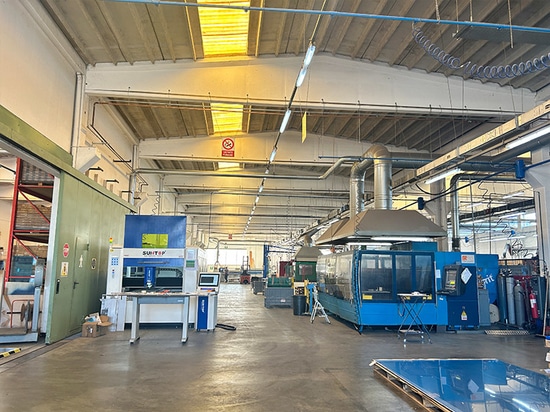 Un cliente italiano ha riordinato la macchina per il taglio laser e ha completato con successo la formazione
