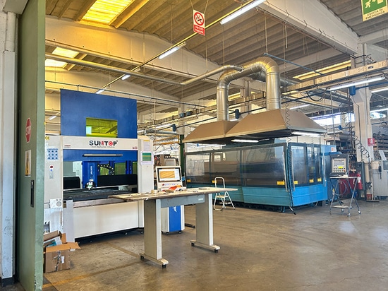 Un cliente italiano ha riordinato la macchina per il taglio laser e ha completato con successo la formazione