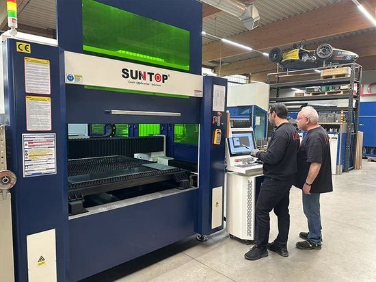 La macchina per il taglio laser SUNTOP soddisfa con successo i clienti tedeschi della lavorazione della lamiera