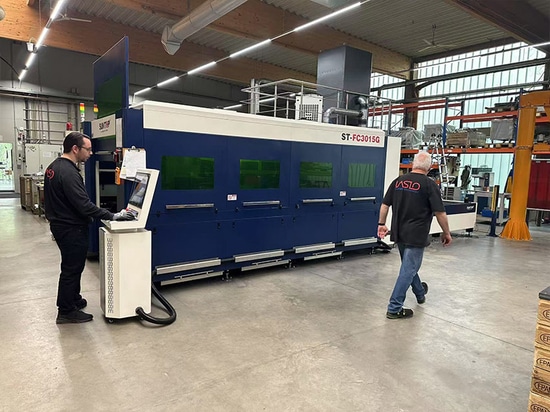 La macchina per il taglio laser SUNTOP soddisfa con successo i clienti tedeschi della lavorazione della lamiera