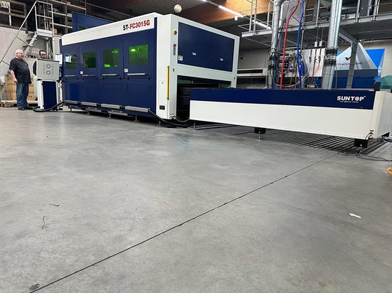 La macchina per il taglio laser SUNTOP soddisfa con successo i clienti tedeschi della lavorazione della lamiera