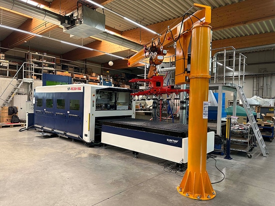 La macchina per il taglio laser SUNTOP soddisfa con successo i clienti tedeschi della lavorazione della lamiera