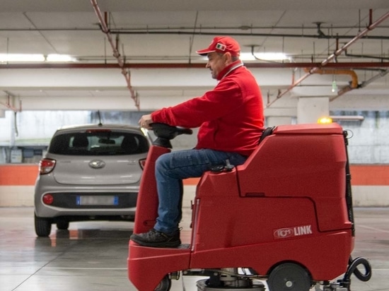 LINK di RCM: lavapavimenti professionale comoda, compatta ed estremamente versatile