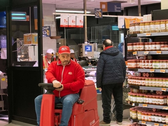 LINK di RCM: lavapavimenti professionale comoda, compatta ed estremamente versatile
